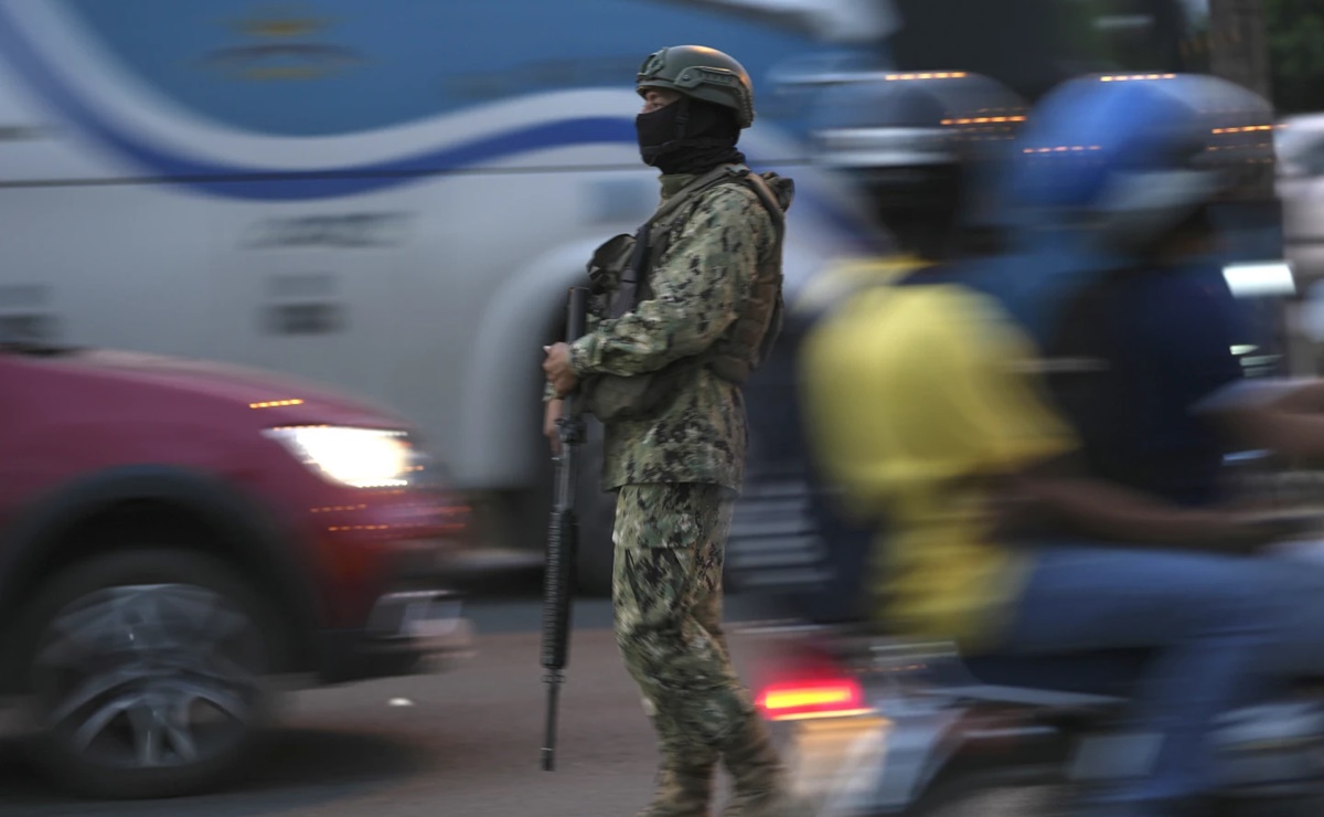 Chalecos antibalas, ambulancias: EU envía equipos para apoyar a Ecuador en temas de seguridad