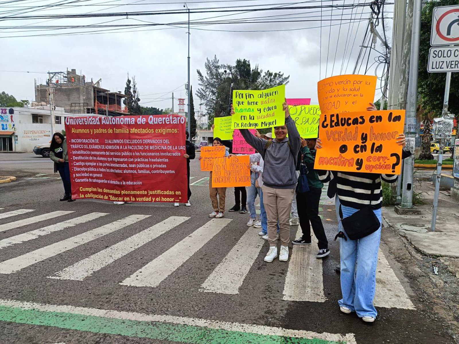 Manifiestan su indignación por filtración de examen para Medicina