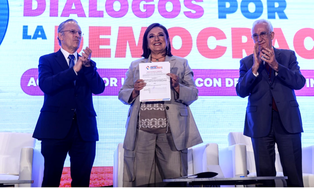 Xóchitl Gálvez promete a empresarios acotar el poder presidencial y cesar ataques al sector
