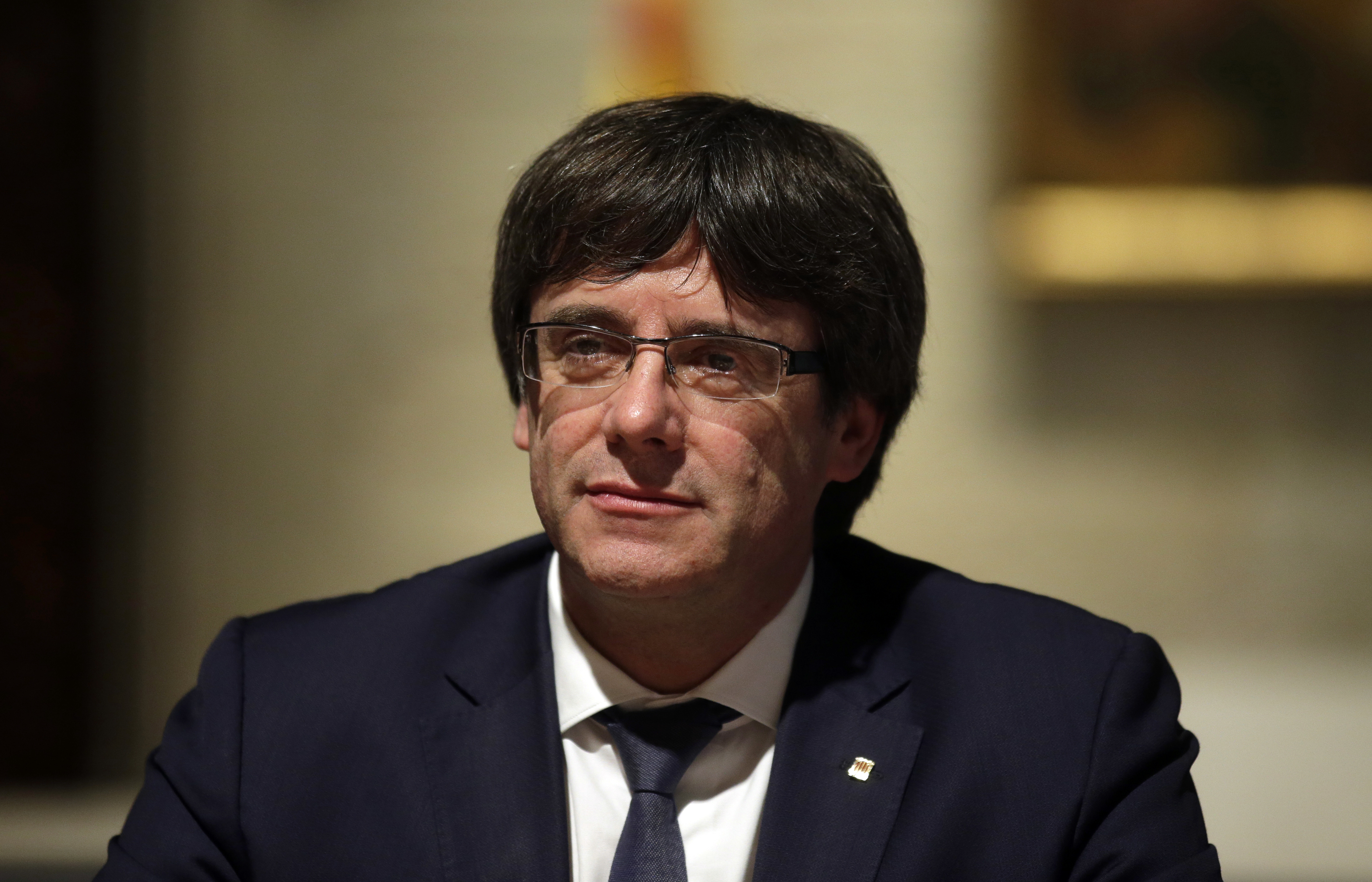 Gobierno español pide al líder catalán que no haga algo “irreversible”