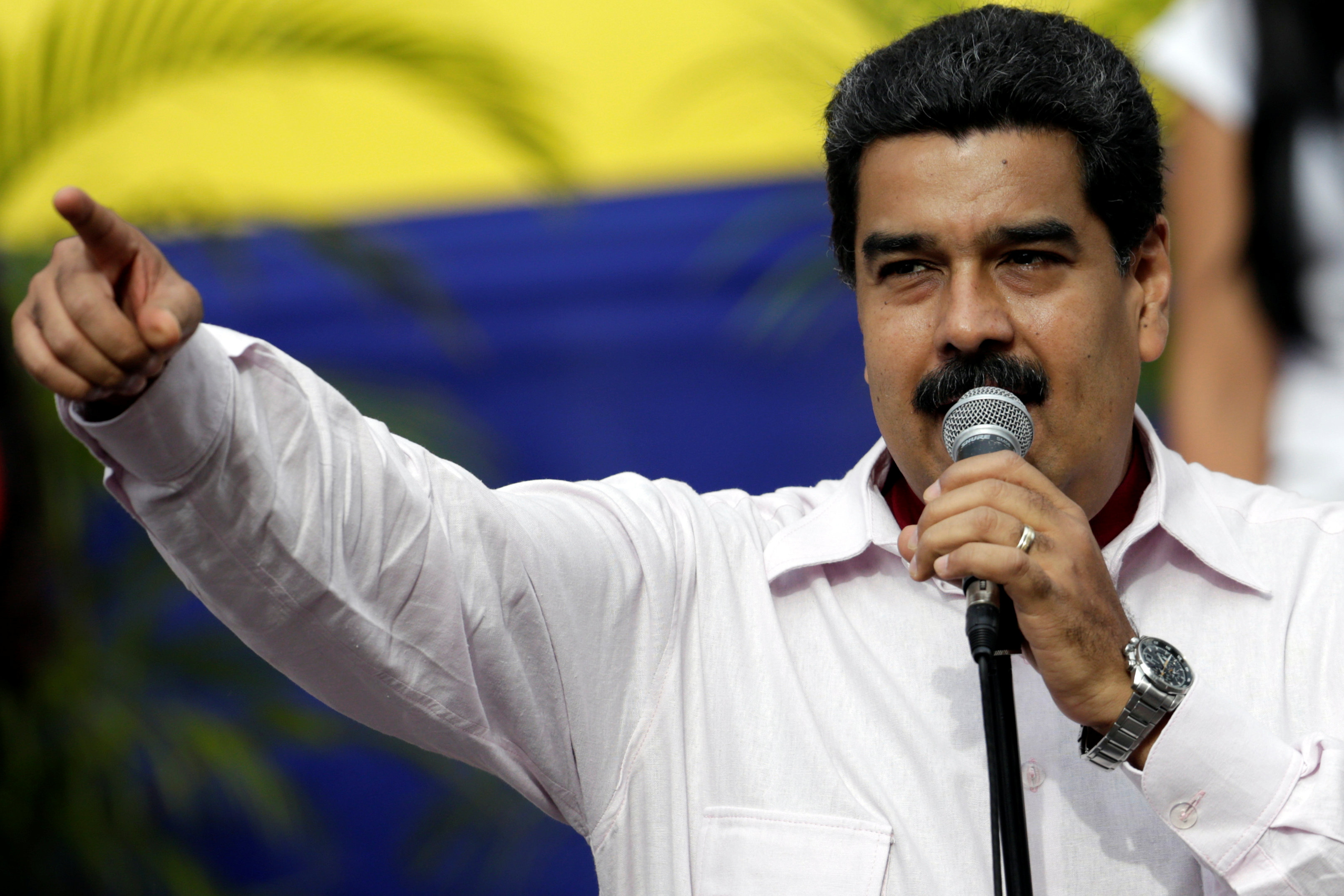 Maduro reta a presidentes de AL a someterse a revocatorio
