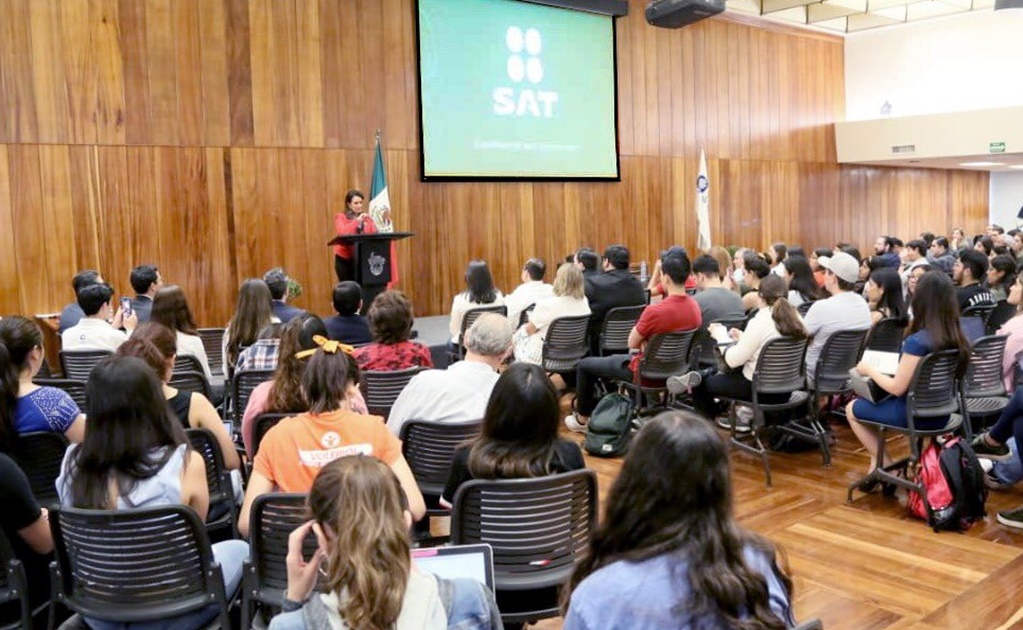 Titular del SAT realiza gira de trabajo en Monterrey