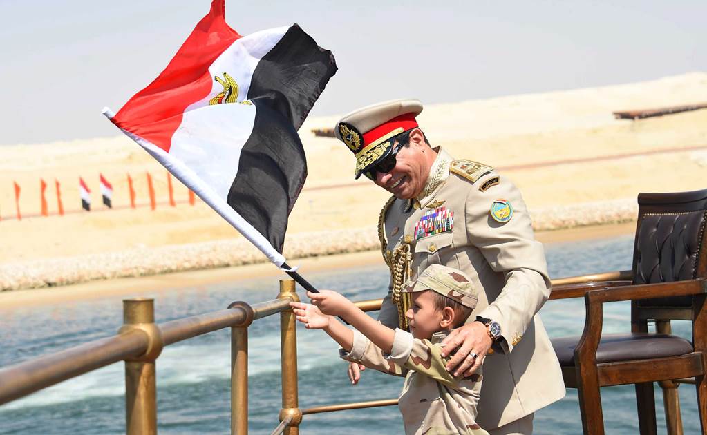 Presidente de Egipto inaugura nuevo canal de Suez