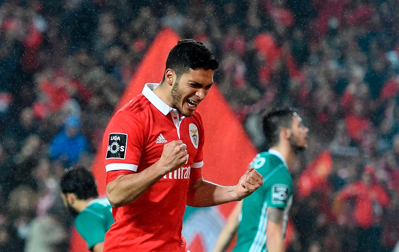 Raúl Jiménez anota en la goleada del Benfica 