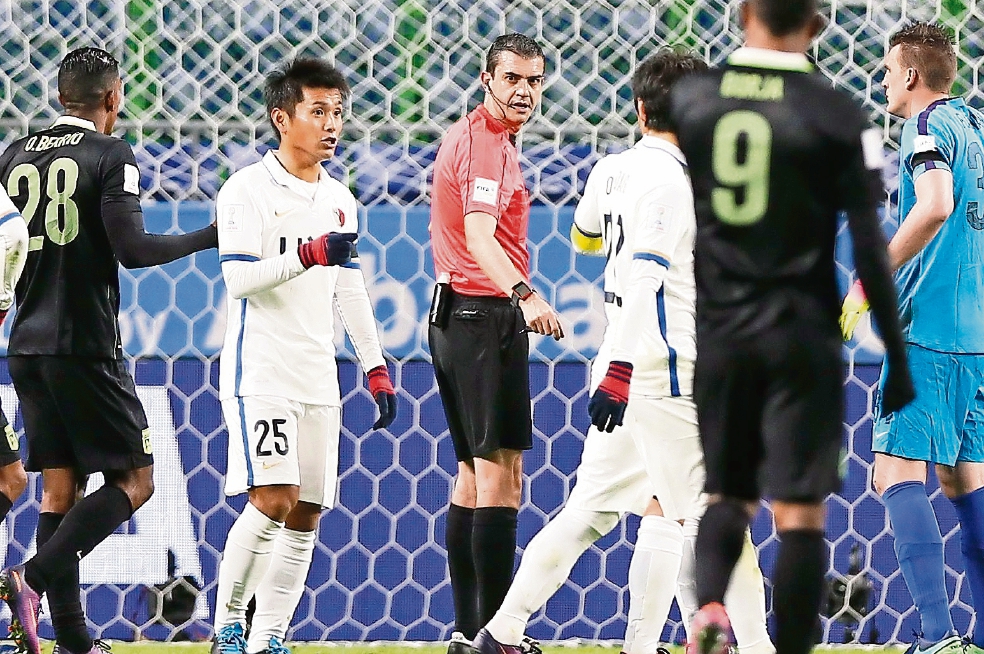 Kashima Antlers gana con polémica