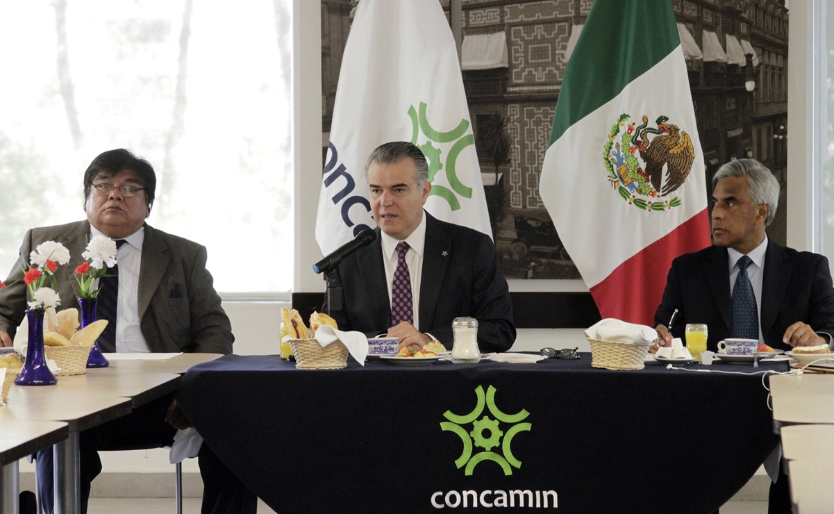 No habrá reactivación sin participación de la IP, dice AMLO a industriales de Concamin