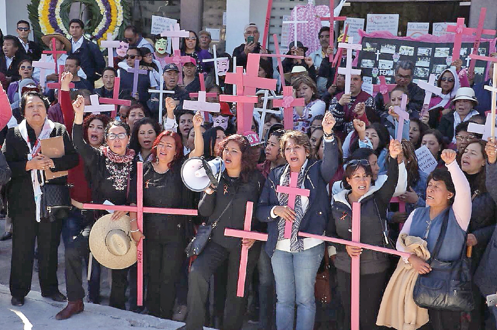 Marchan en Ecatepec contra la violencia y los feminicidios