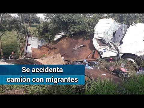 Vuelca camión con migrantes en Veracruz; hay un muerto y 45 heridos