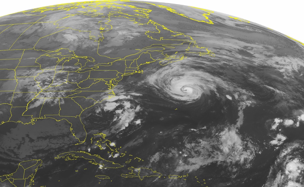 Huracán Joaquín se aleja de tierra en el Atlántico