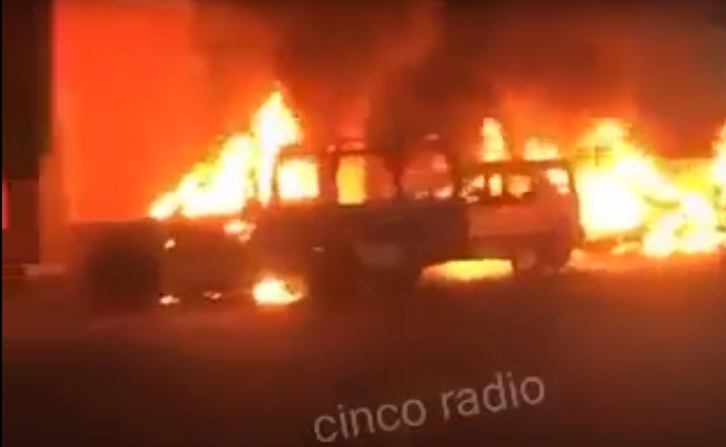 Reportan quema de patrullas en alcaldía de Puebla tras enfrentamiento