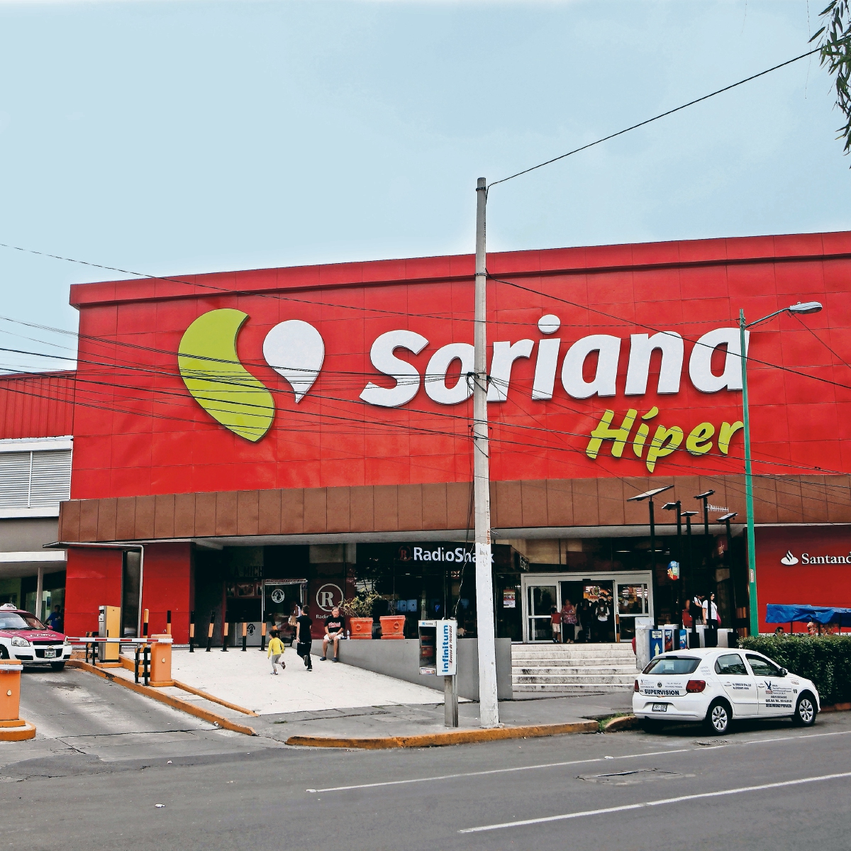 Cofece frena a Soriana para vender tiendas de La Cómer
