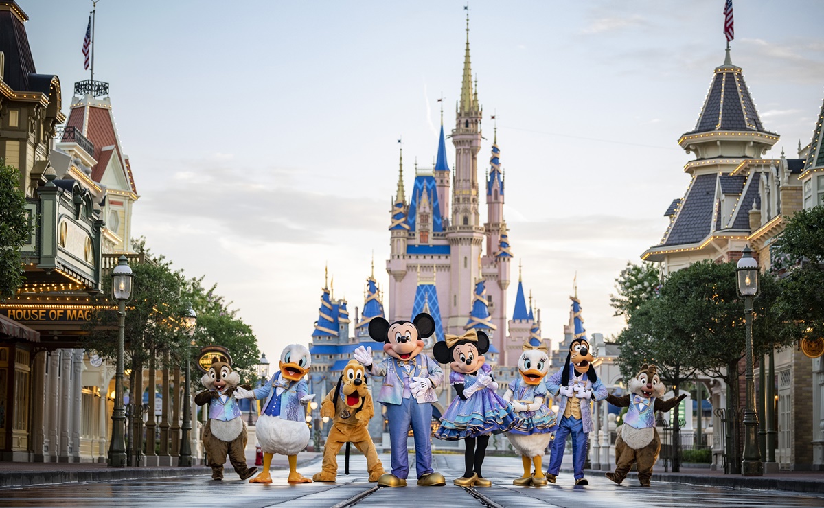 Disney World lanza vacante de trabajo para fotógrafos; paga $310 por hora