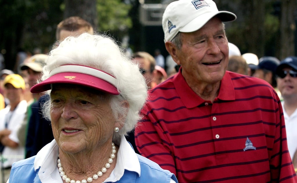 Ingresan a George Bush a terapia intensiva; hospitalizan a su esposa