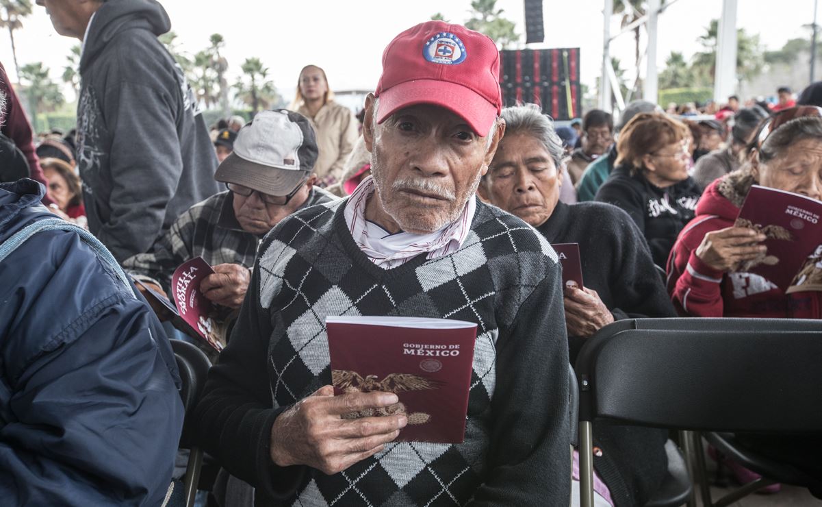 Adultos mayores recibirán 12 mil pesos de la Pensión del Bienestar; aquí el calendario completo