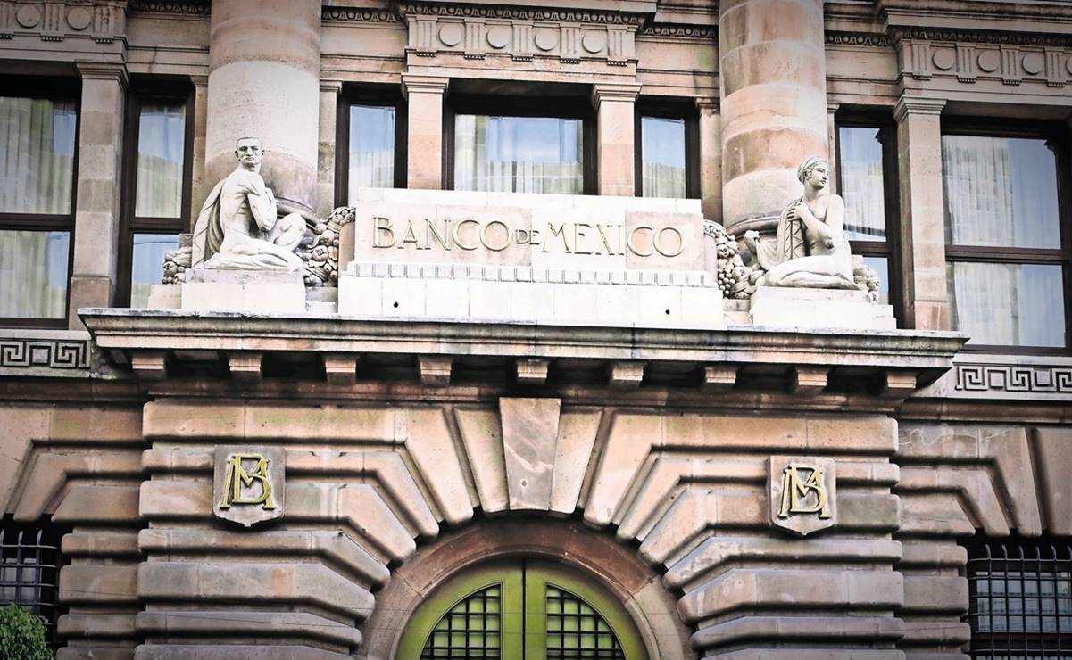 Si se vende Banamex a través de oferta pública, debe ser en México y no en EU; Banxico