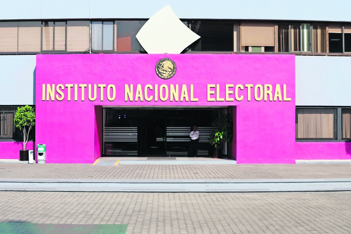 Morena pide al INE dejar de usar el color rosa por confusión con campaña Xóchitl Gálvez