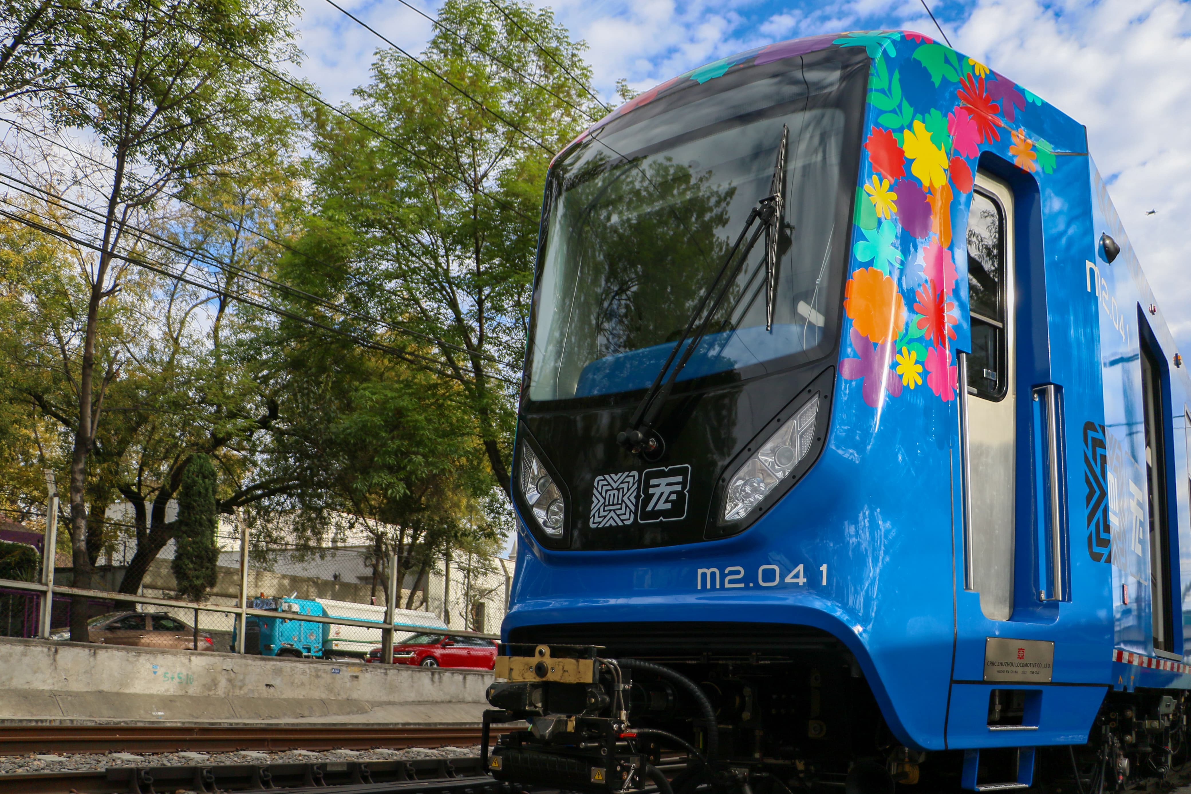 ¡Conócelo! Tren ligero procedente de China ya circula en el tramo de Tasqueña a Xochimilco