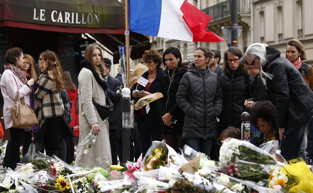 Coldwell rinde homenaje a mexicanas fallecidas en París 