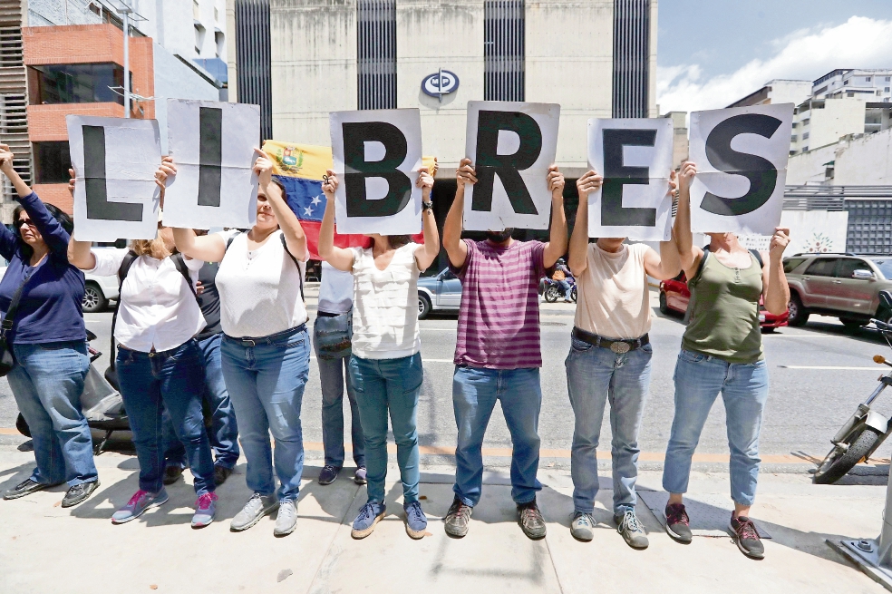 SIP inicia reunión semestral con alerta sobre "riesgos crecientes" para el periodismo