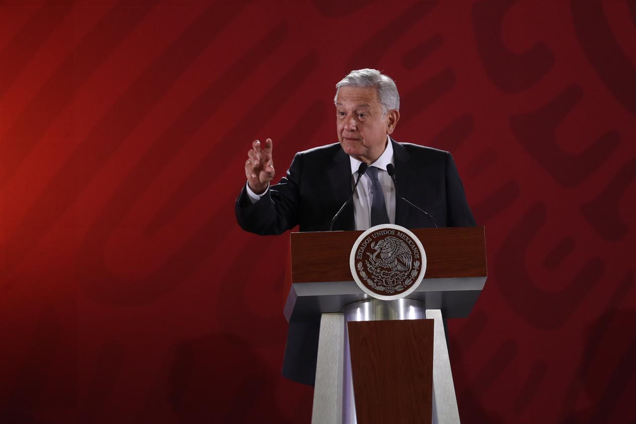 López Obrador pide al Congreso elevar a delito grave el robo de combustible