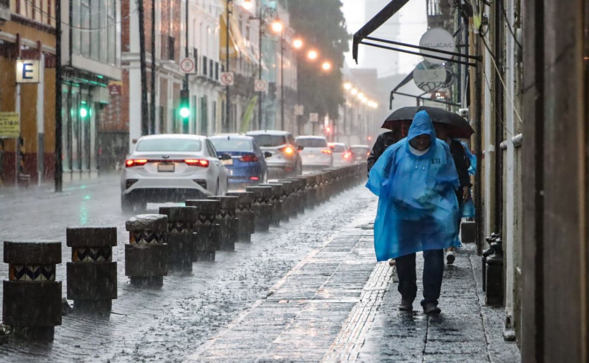 Reportan Inundaciones Por Fuertes Lluvias Y Granizo En Calles De Puebla