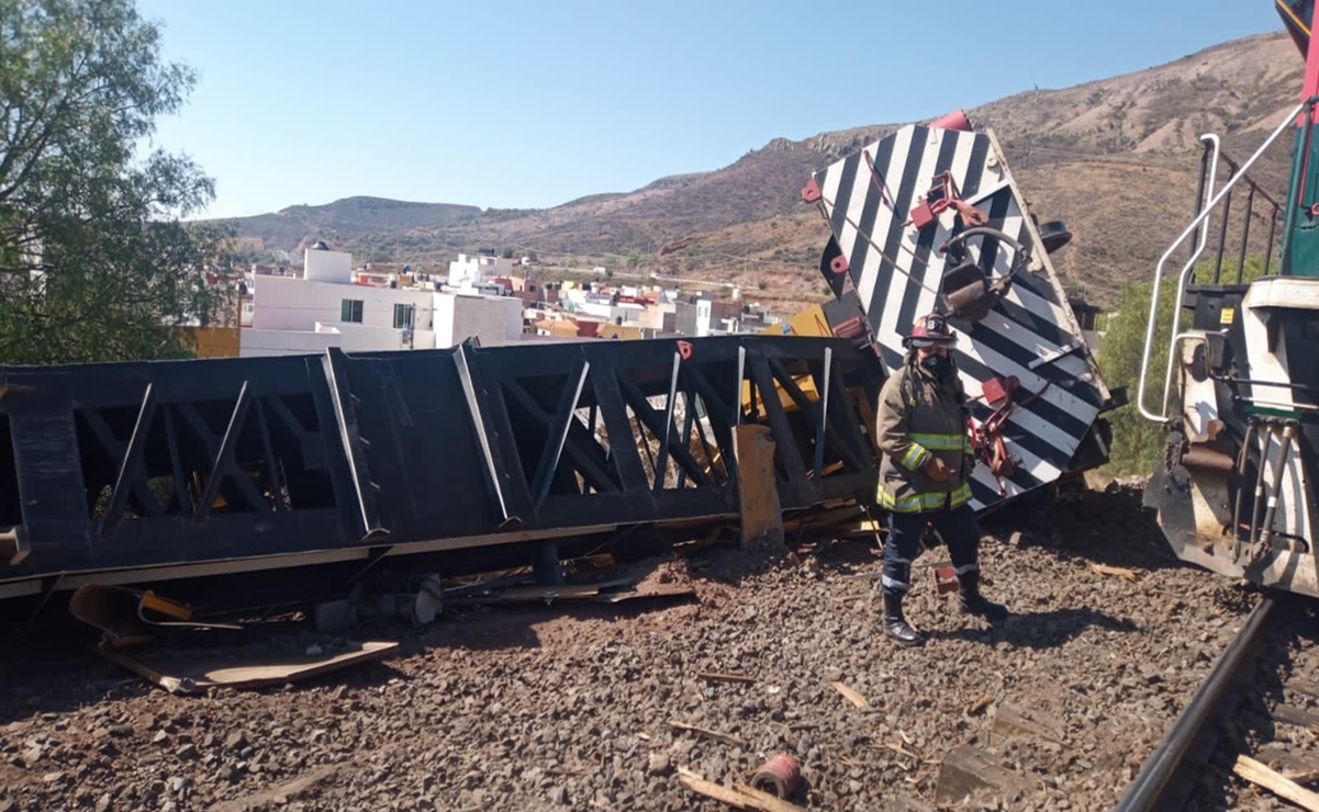 Se descarrila grúa que realizaría levantamiento de vagones del tren en Zacatecas