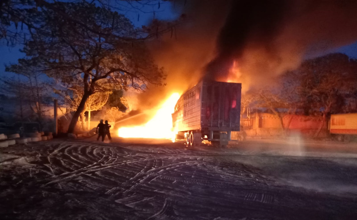 Se incendia tráiler en una posada de chóferes en carretera Mérida-Umán; no hay heridos