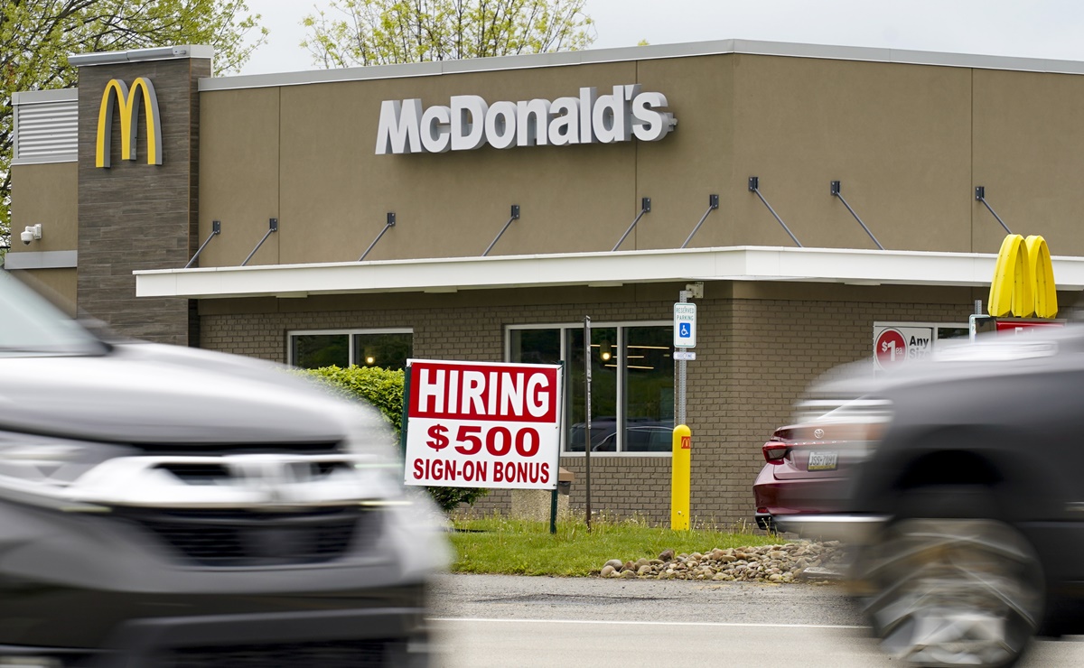 Entre 11 y 20 dólares la hora: McDonald's aumenta salarios en restaurantes