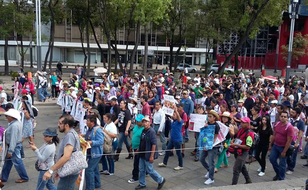 Avanza marcha por Ayotzinapa; reportan cierres en Reforma