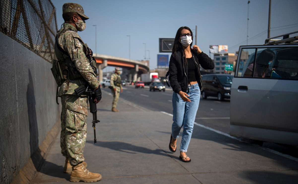 Perú amanece bajo toque de queda por protestas ante alzas en los precios de los combustibles