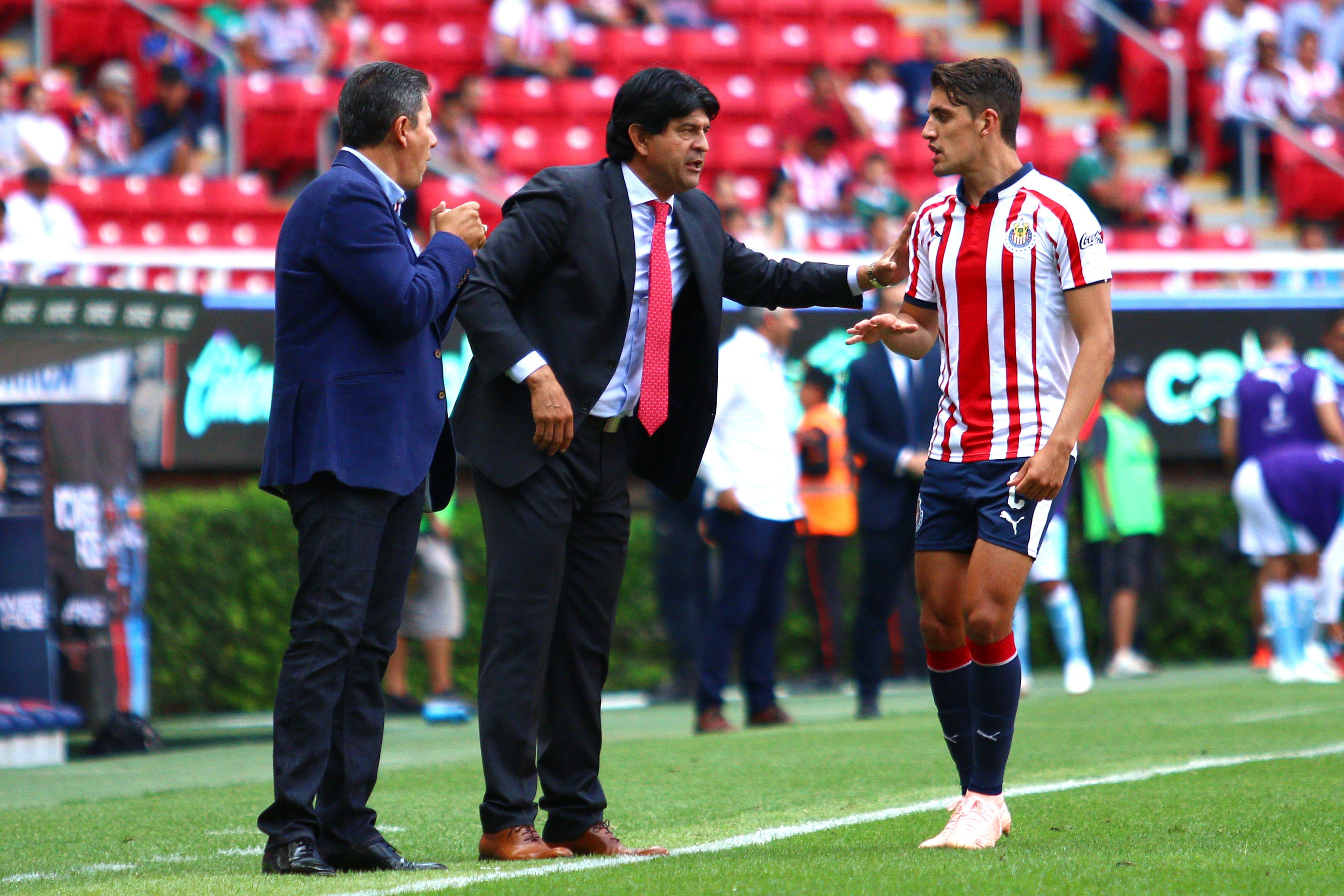 Jugadores de Chivas ya no se llevan con Cardozo