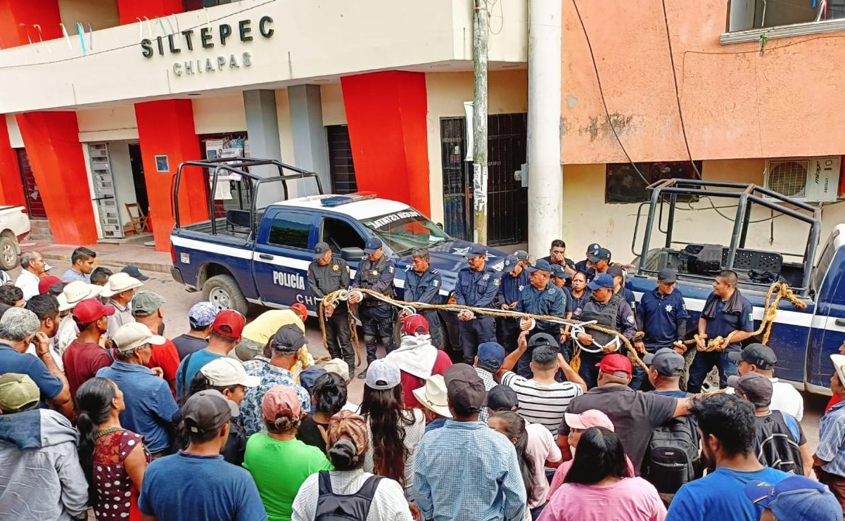 Se enfrentan militares y civiles armados en la Sierra de Chiapas; retienen a 14 policías municipales