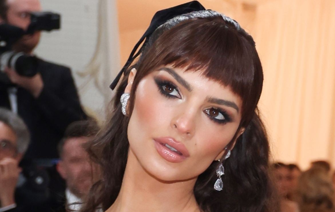 Emily Ratajkowski presume uñas de cucaracha, no aptas para blatofóbicos