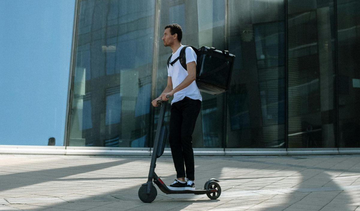 Patines eléctricos deberán contar con un seguro de accidentes… en España