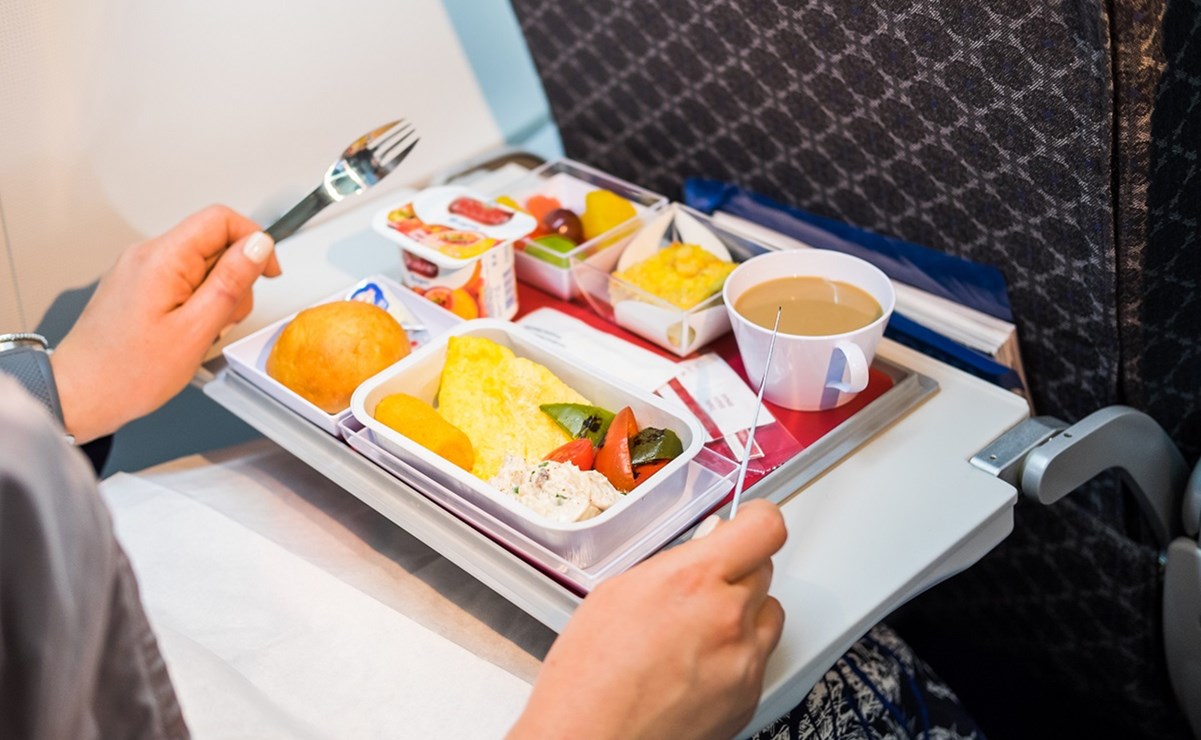 Qué comida sí se puede llevar en el avión