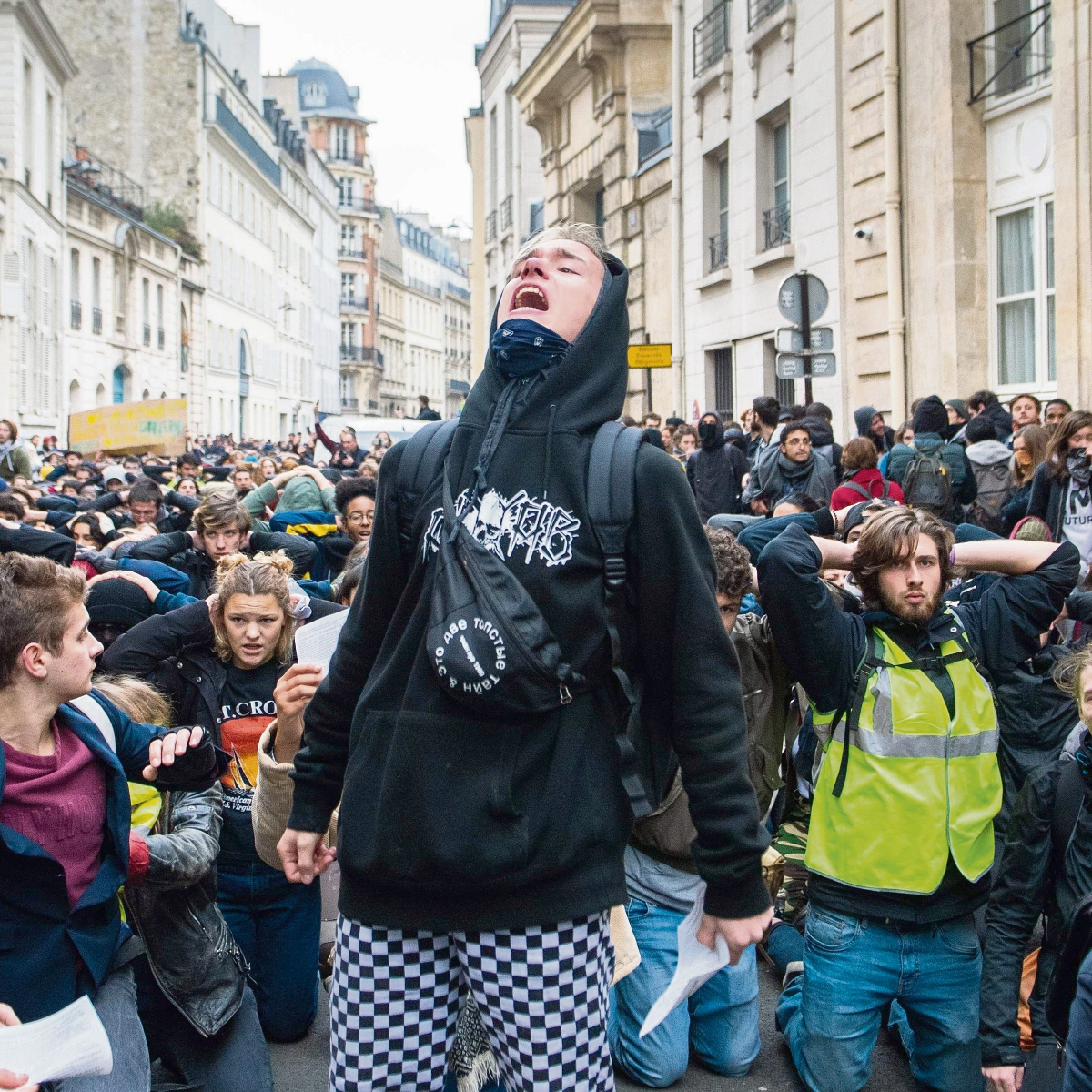 Miles de alumnos realizan bloqueos en Francia 