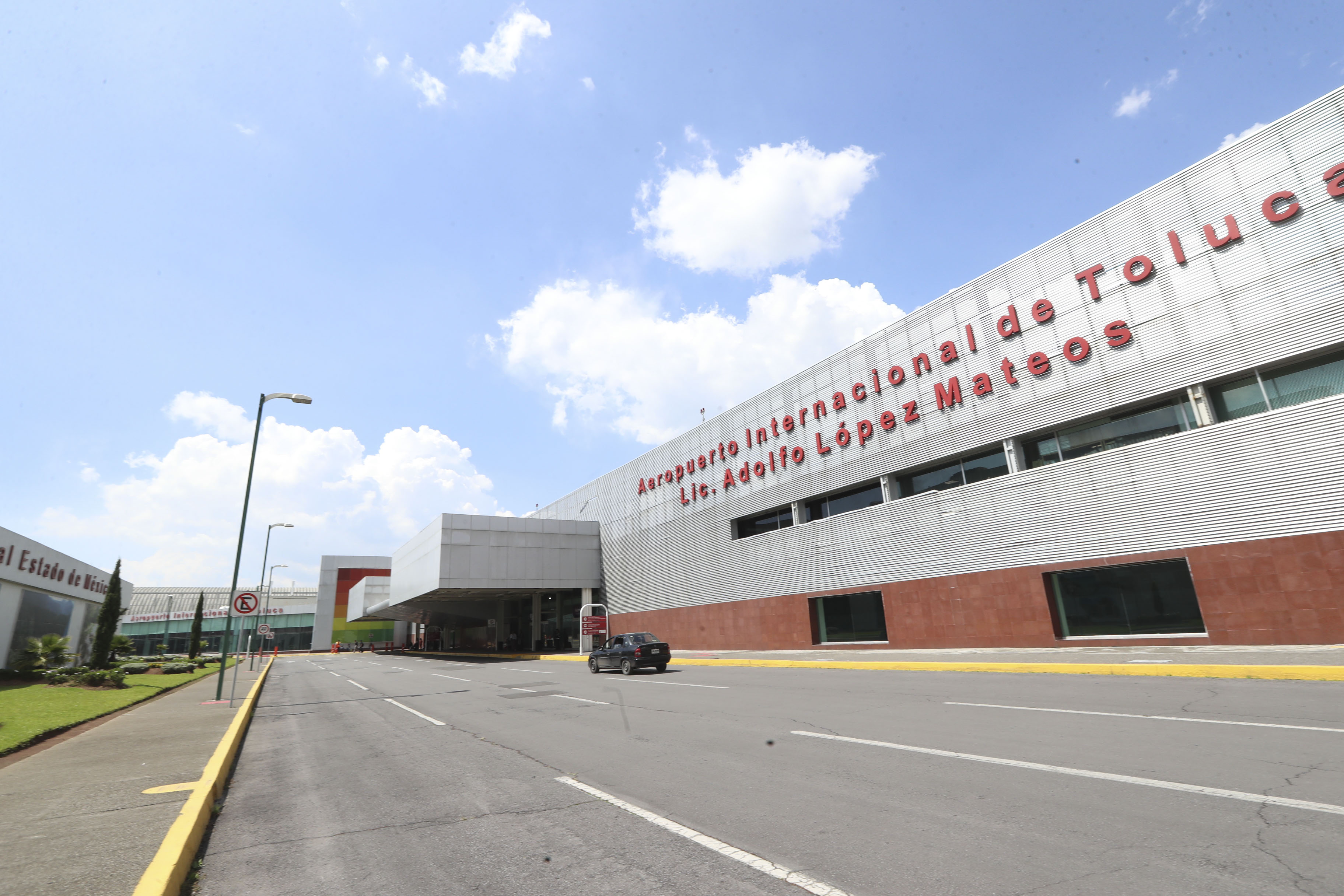 Designan a nuevo director del Aeropuerto Internacional de Toluca