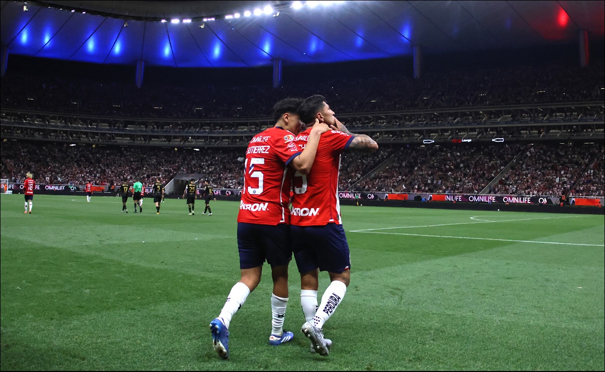 Chivas vence al Toluca con un golazo del Pocho Guzmán y sueñan con las semifinales