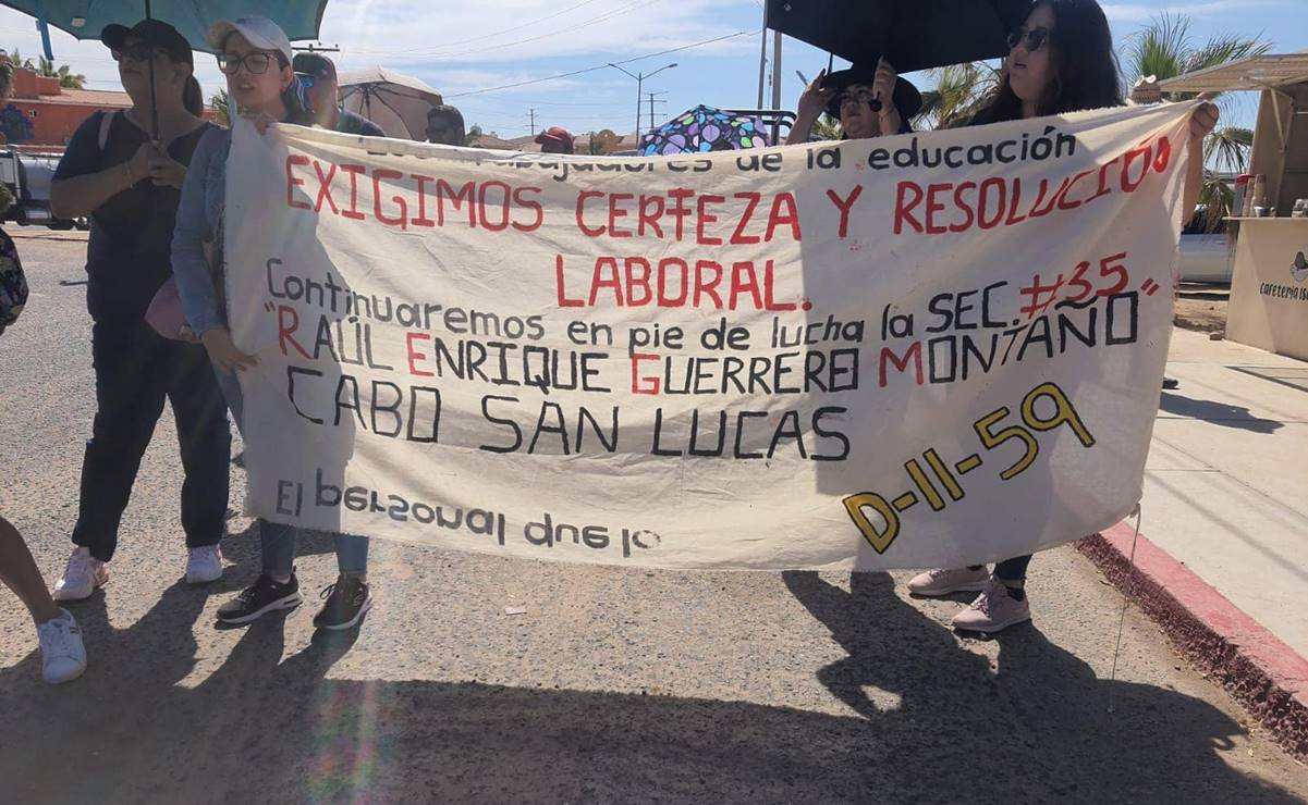 “¡Hasta que la dignidad se haga costumbre!”: profesores se manifiestan en acto de Claudia Sheinbaum realizado en Los Cabos