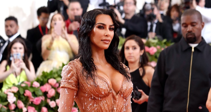 Kim Kardashian cautiva con look de látex en after party