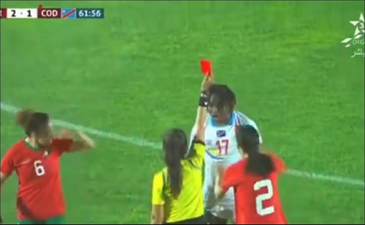 VIDEO: Insólita pelea en un partido de futbol femenil de selecciones; jugadora fue expulsada por violento golpe en la cara