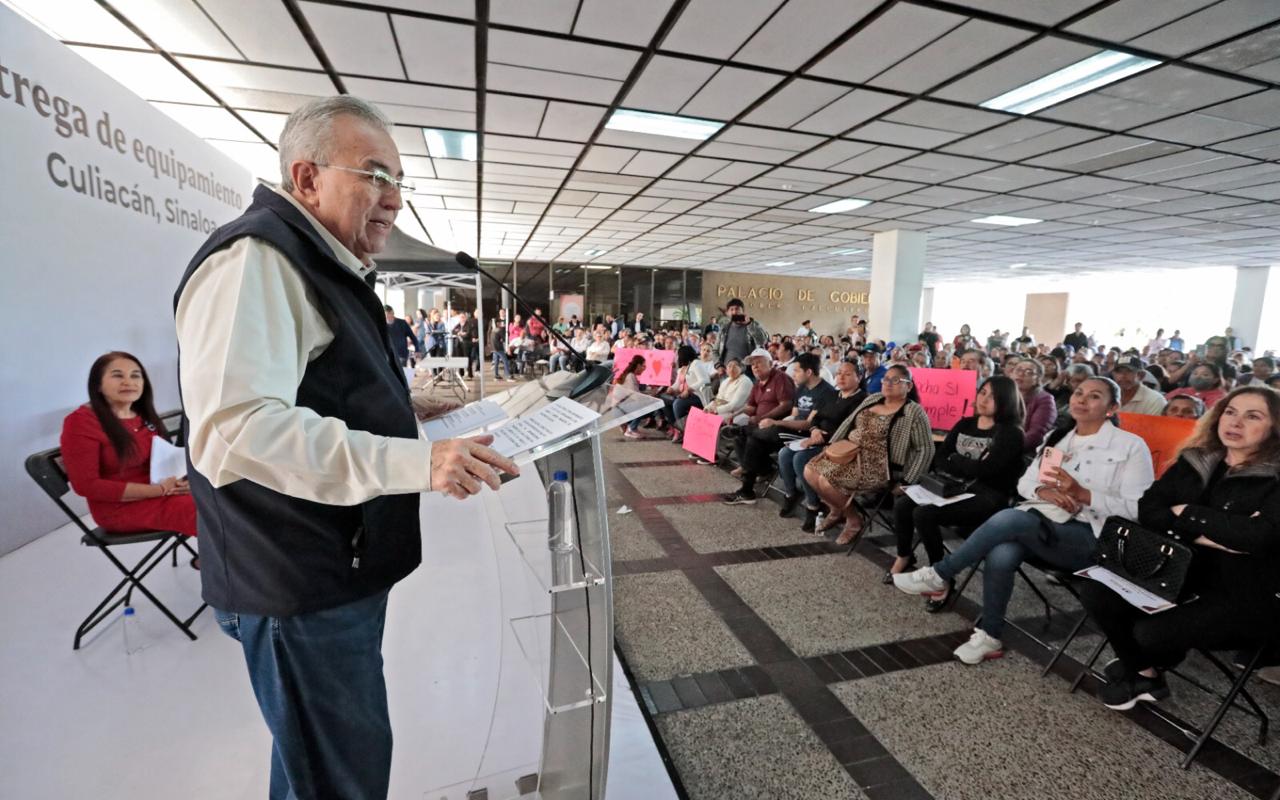 Gobernador de Sinaloa clausura primera etapa del programa “Nuestro Tianguis” con el que más de mil comerciantes resultaron beneficiados 