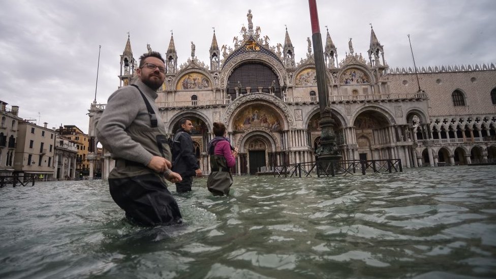 Inundaciones en Venecia: qué es Mose, el megaproyecto que debe salvar a la ciudad del agua (y por qué lleva más de una década de retraso)
