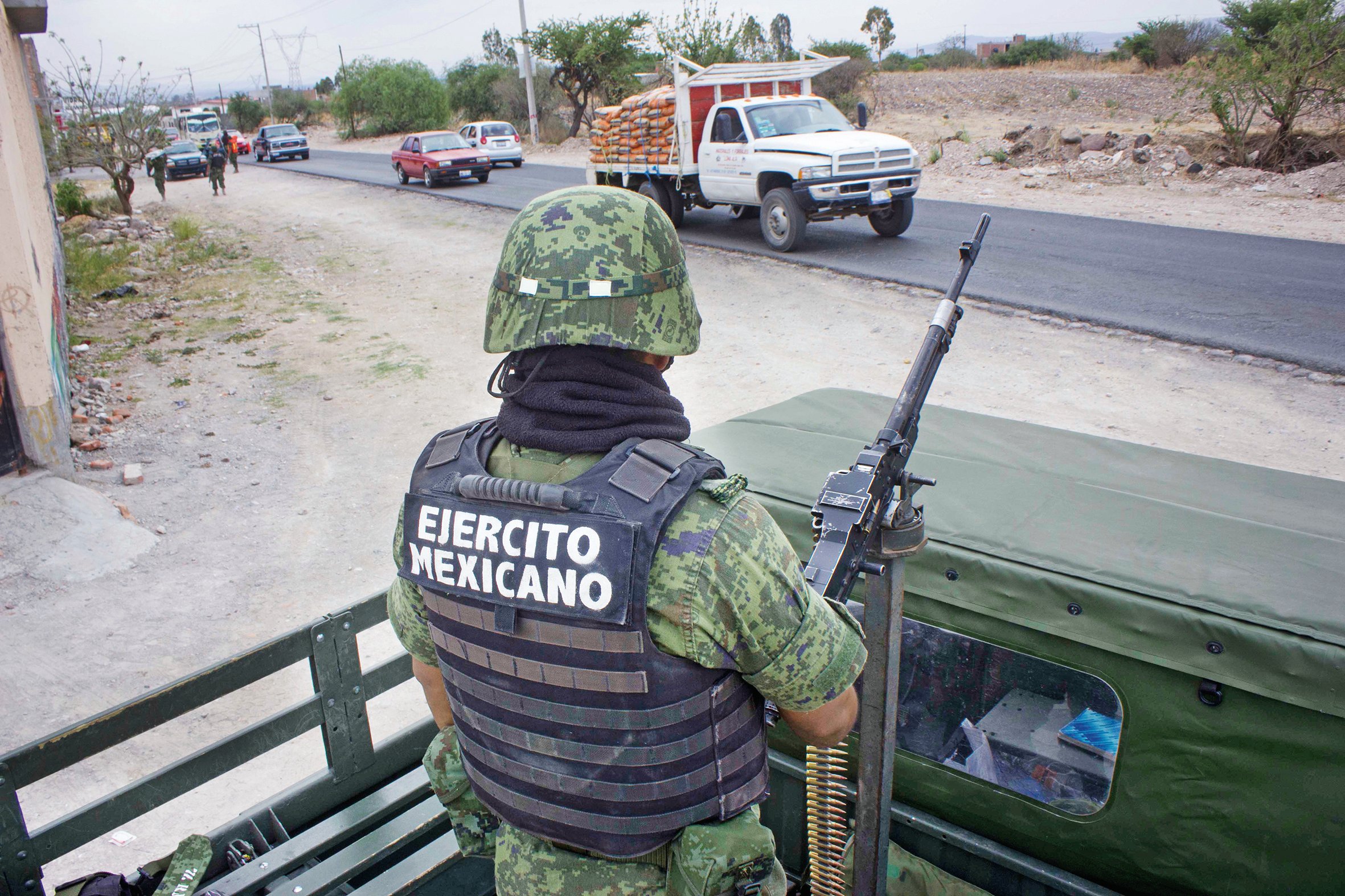 A horas de las elecciones, Alito y Zambrano hacen guiños al Ejército