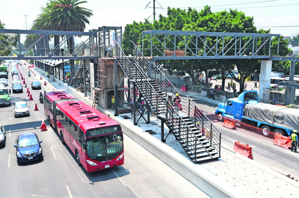 Avanzan obras en estación La Raza