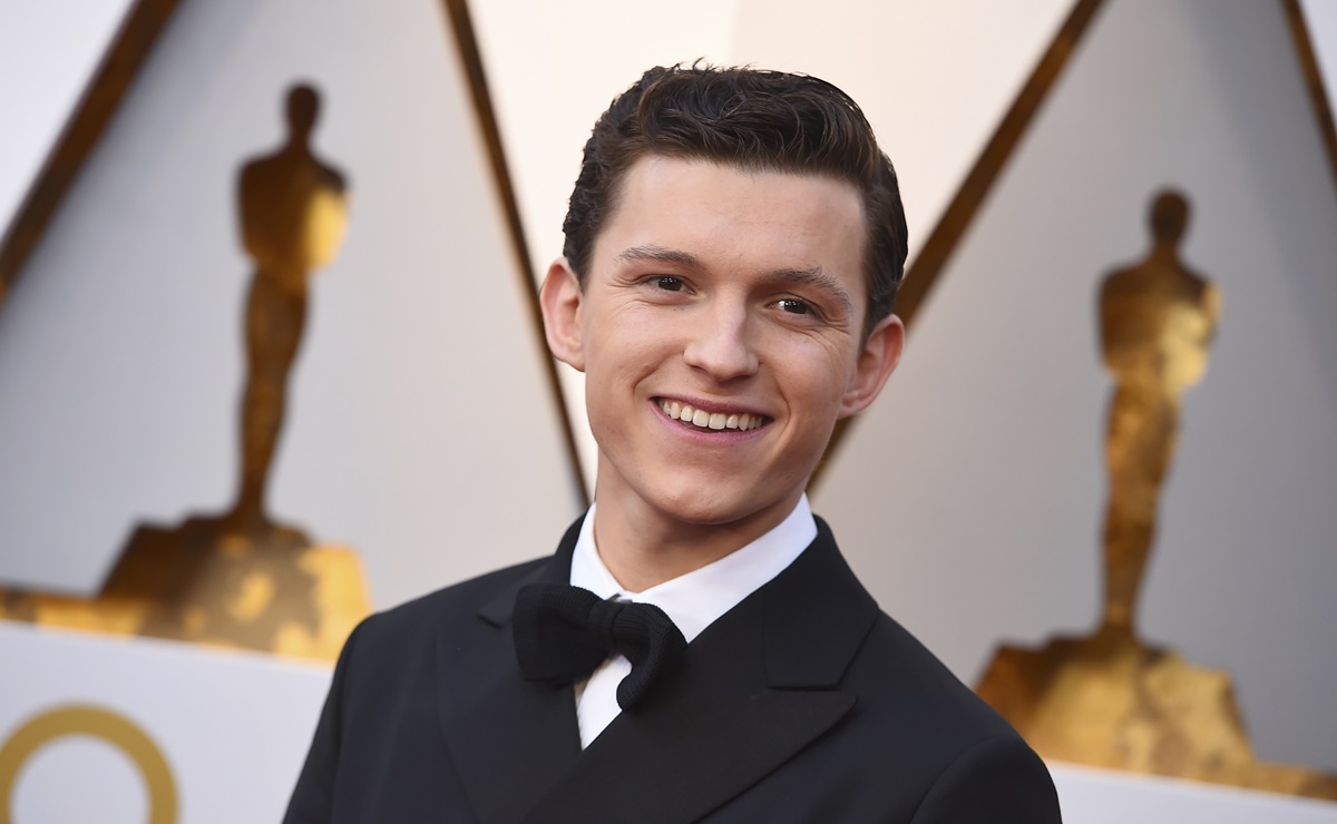 Captan a Tom Holland vacacionando con sus hermanos en Los Cabos