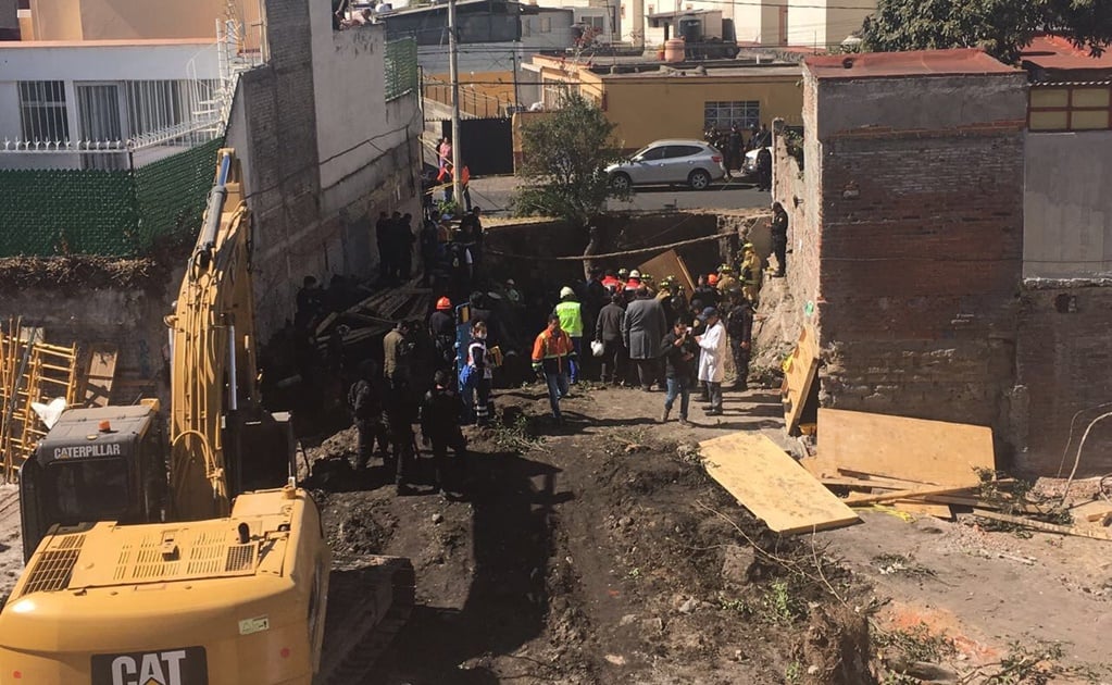 Arrestan a dos por derrumbe de barda en Coyoacán 