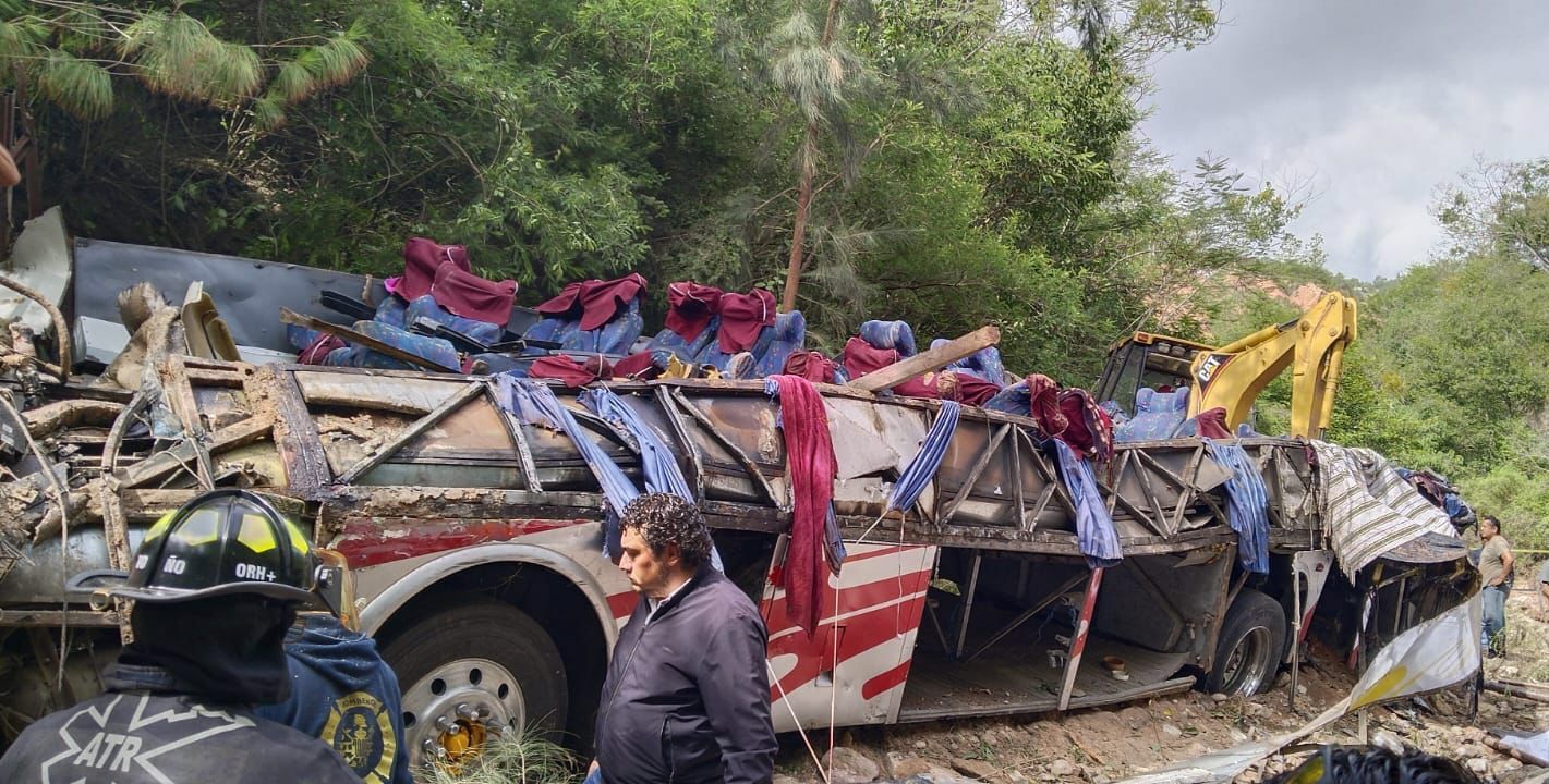 Lista de lesionados y fallecidos tras caer autobús en barranco de  Magdalena Peñasco, Oaxaca