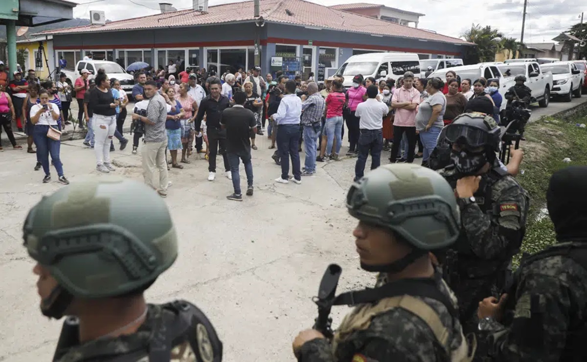 Vinculan a pandillas con matanza de 46 mujeres en una cárcel hondureña
