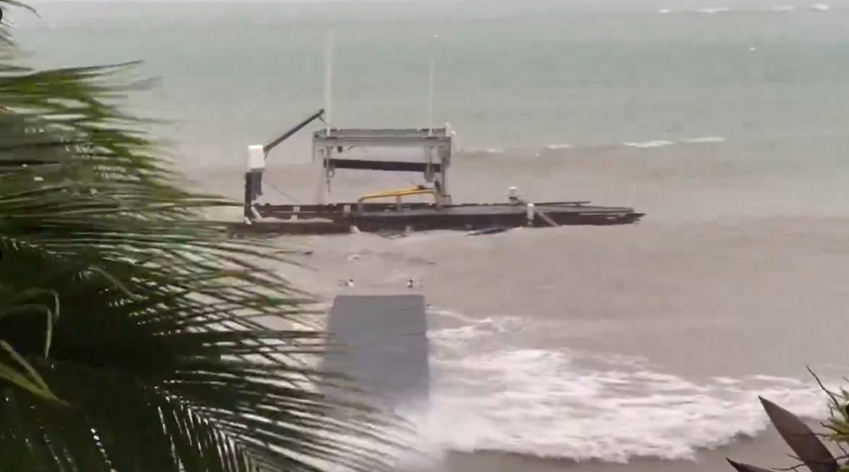 Huracán Beryl deja más de 330 mil personas sin luz y agua en Islas Caimán